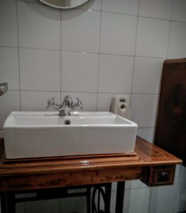 Detalle mueble del lavabo, aseo hombres de Visconti. Inma Gregori 2015.